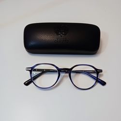 Vince Camuto handmade frame for men.
Size 48-21 145.
With a New Vince Camuto case.
With original demo lenses. 
Only 80 dollars (on sale for 240 dollar