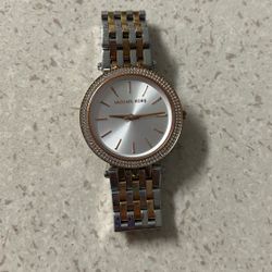 Michael Kors Women Hand Watch 