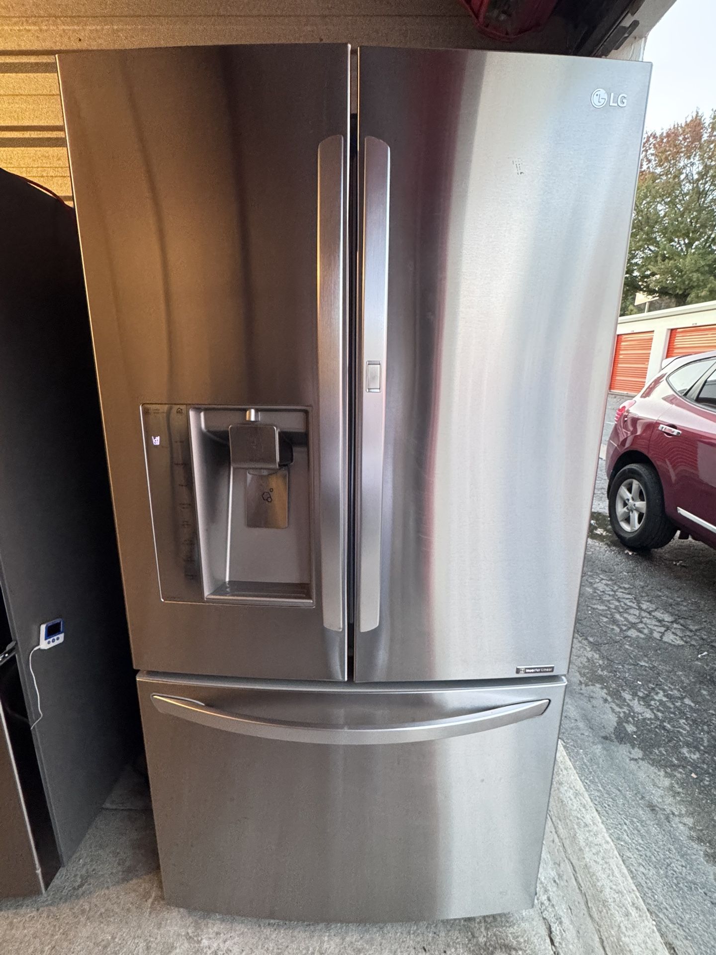 LG 30 cu. ft. Smart wi-fi Enabled Door-in-Door Refrigerator in good condition