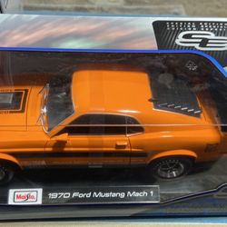 Maisto 1970 ford mustang mach 1  1/18  die cast metal Orange