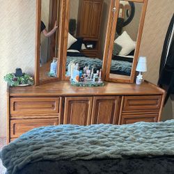 Queen Or King Bedroom Set