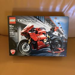 42107 LEGO Technic Ducati Panigale V4 R *Retired*
