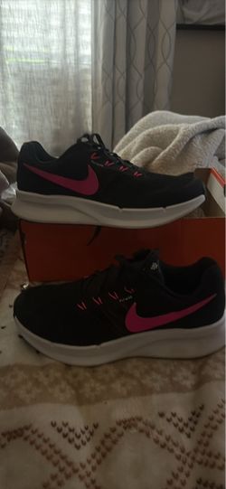 Nike Flywire Running Sneakers Black and Pink women’s 8