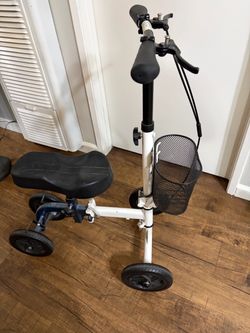 steerable knee walker (or knee scooter)