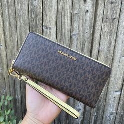 Michael Kors Jet Set Travel Zip Wallet 