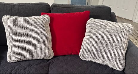 3 decorative pillows