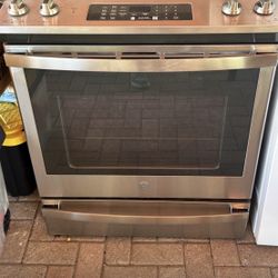 Stove GE Slide In . Price Including Delivery 