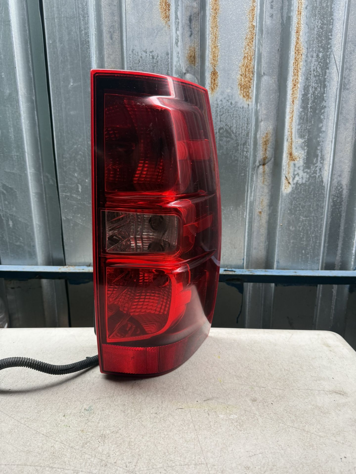 2007 2008 2009 2010 2011 2012 2013 2014 Chevy Tahoe Right Passenger Side Taillight