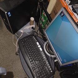 HP Compaq Elite 8300 SFF Desktop PC + Samsung LCD Monitor + Generic USB Keyboard