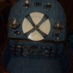 P Antique Picnic Basket 