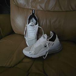 Women's 7.5 Air Max 270
