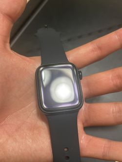 Apple Watch SE 2 with Band And Charger 40mm