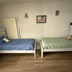 Twin Beds 