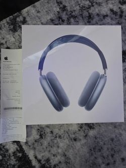 Apple AirPods Max in Sky Blu SEND OFFER