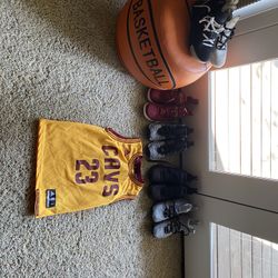WHOLE LEBRON COLLECTION,WORTH 500$ SELLING FOR 250$ for everything.