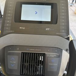 Elliptical Nordic Track Space Saver SE9i 