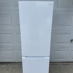 Insignia 11.5 Cu. Ft. Bottom Mount Refrigerator 