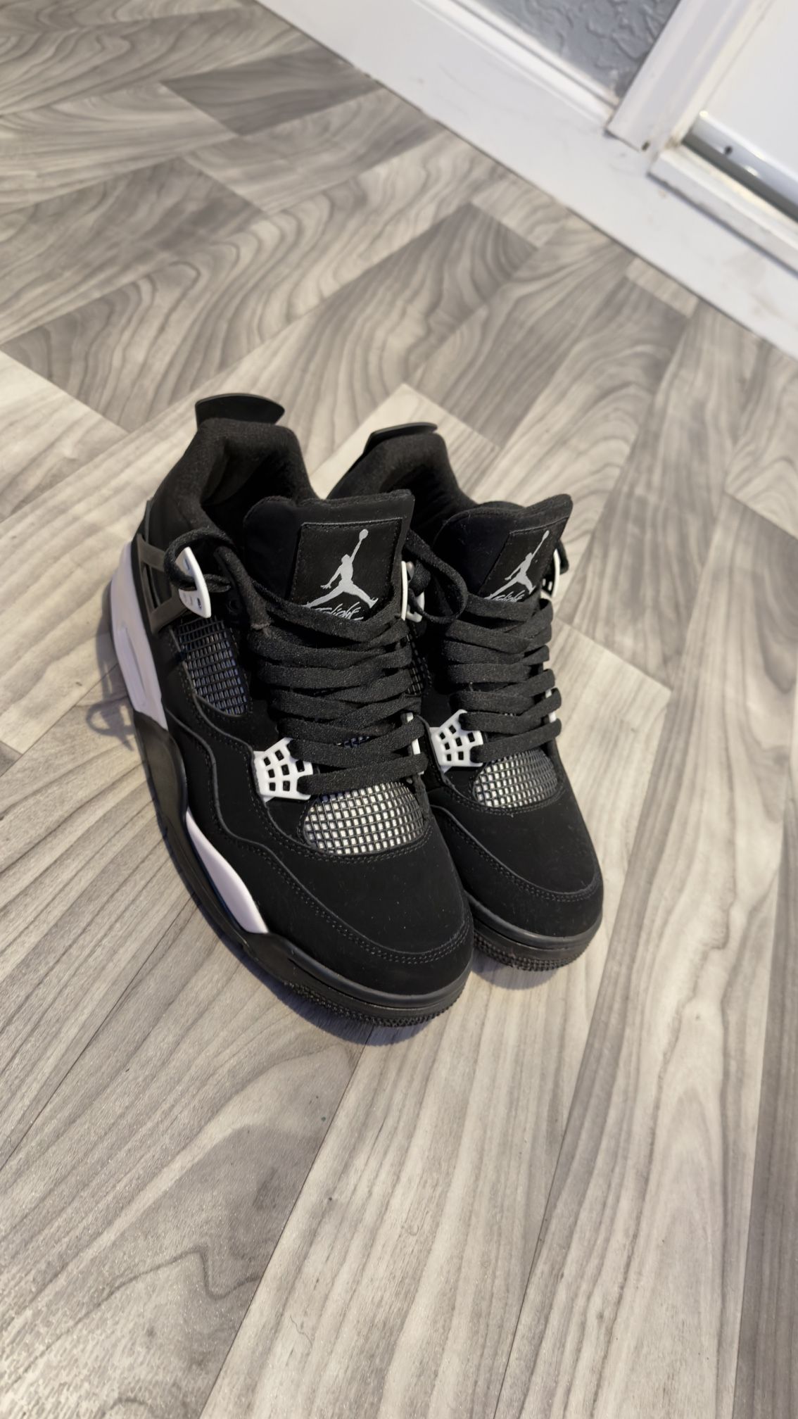 Jordan 4 White Thunder 