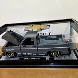 1975 Chevrolet Silverado  Die-Cast Truck