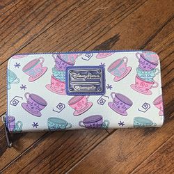 Disney parks loungefly clutch