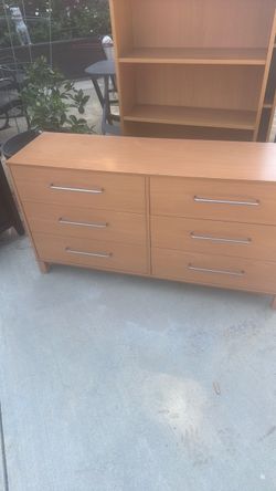 Modern 6-Drawer Dresser – Great Condition