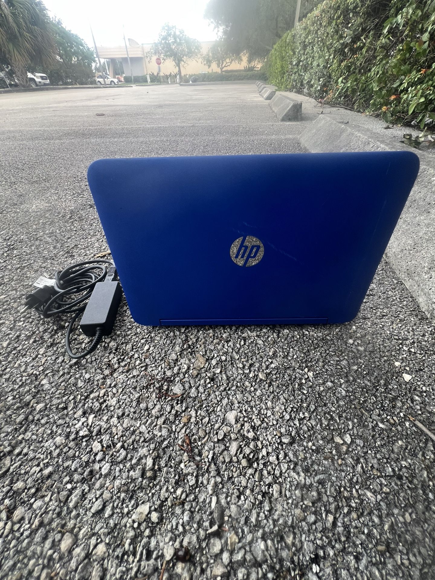 hp Labtop Windows 10 Pro With Camera And Good Battery And Wifi