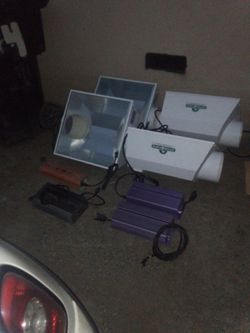 4 grow Lights With No Bulbs And 4 Transformers Balaces