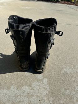 Youth moto boots