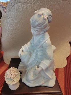 Vintage Chinese porcelain figurine