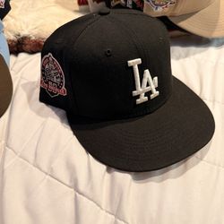 Los Angeles Dodgers Valentines Day MagPark Fitted Hat, 7 1/8