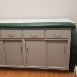 Medical exam table