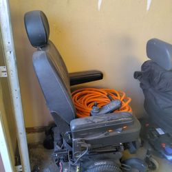 Electric wheel chair 💺 in good condition needs battery and charger