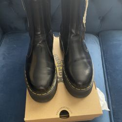 DR MARTENS BOOTS SIZE 7