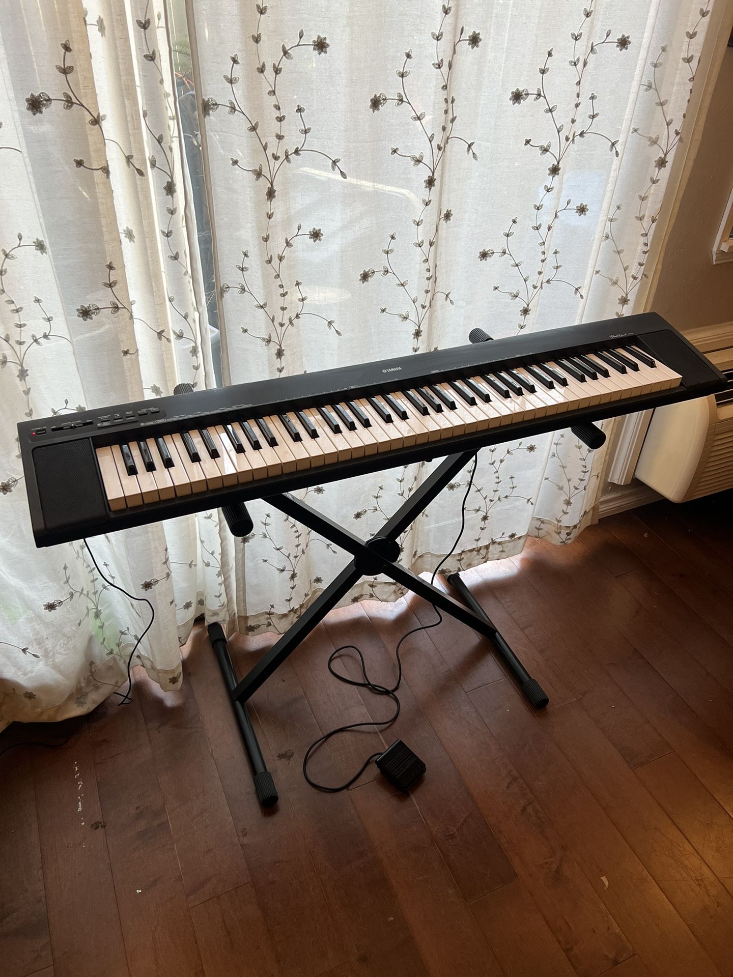 Yamaha Keyboard with Stand