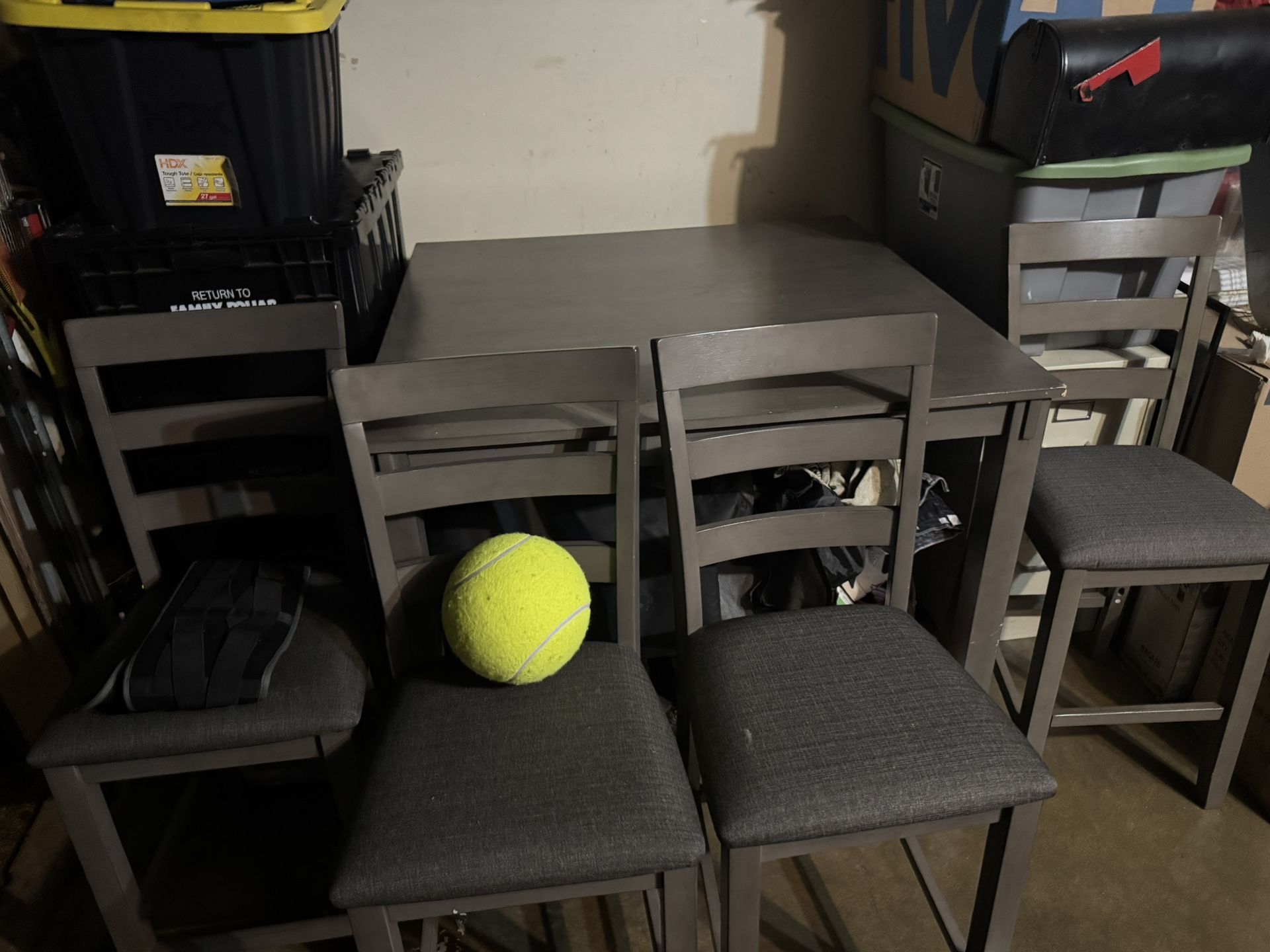 Dining Room Table (4 Bar Stool Chairs)