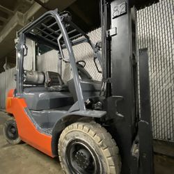 2019 TOYOTA M8 forklift for sale PNEUMATIC TIRES