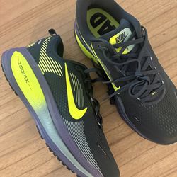 Nike Vomero 18 - Mens 9.5 Wide - Volt/ Seaweed/ Grey