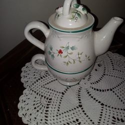 Pfaltzgrff   Winterberry Tea For One Teapot Okay
