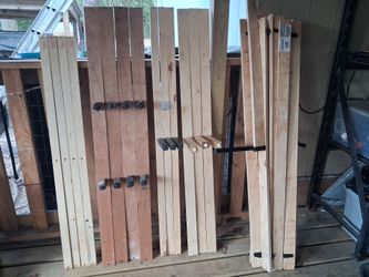 FULL/ QUEEN SIZE SLATS.
(1 set x4)full size Slats ( no legs ) $10.
(2 sets x3/ 1 set x 4) queen slats $10/$15
(1 set x14) QUEEN ROLL SLATS ( Ashley f