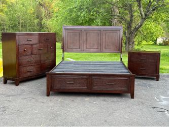 Queen size bedroom set good condition