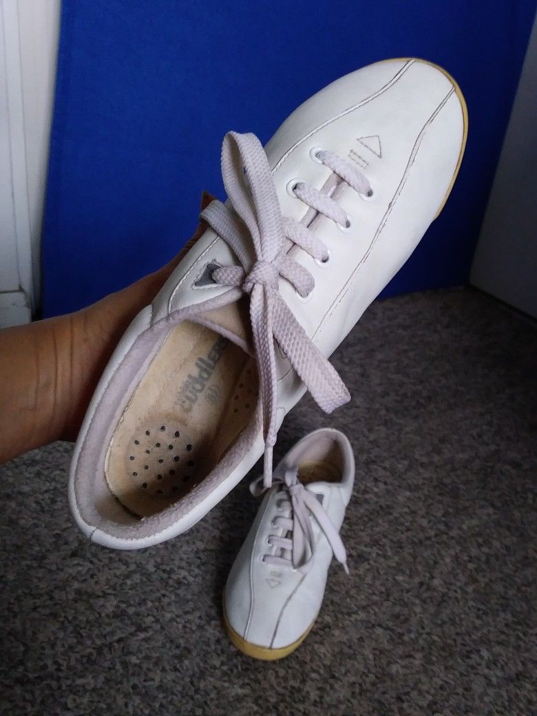 COBBIE CUDDLERS Women's White Leather Sneakers Size 8.5