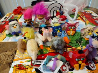 OLD VINTAGE FURBYS AND SOME RANDOM VINTAGE TOYS