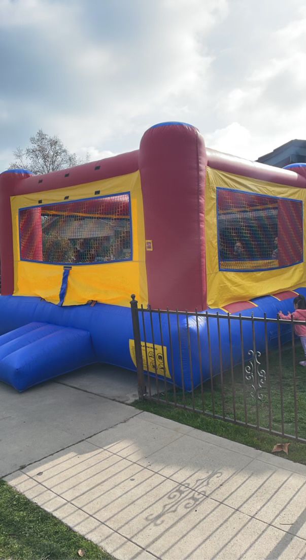 Bounce House / Ring