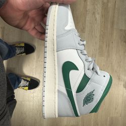 Air Jordan 1 Mid 6.5y Boys 
