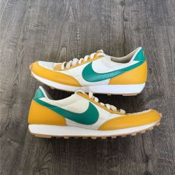 Nike Women’s Waffle Debut Shoes 