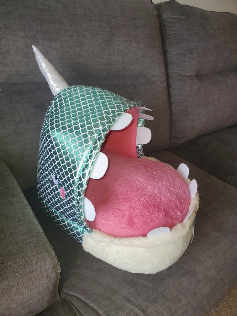 New Narwhal Narly Sleeper Soft Plush Felt Teeth Open Mouth Pet Bed Sleeper 