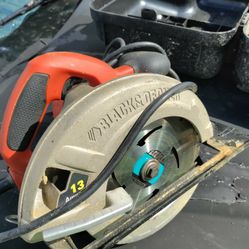 Black& Decker Saw