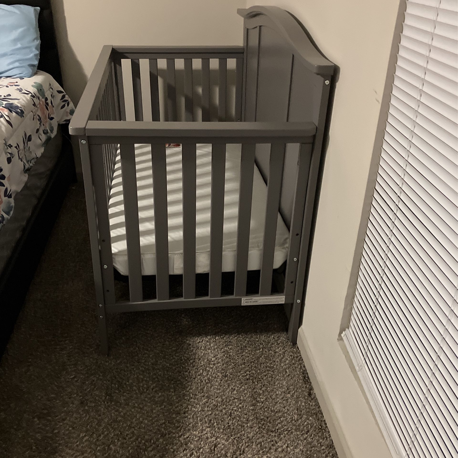 4 in 1 Crib and Changing Table