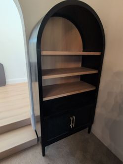 Hutch/ cabinet/ bookcase