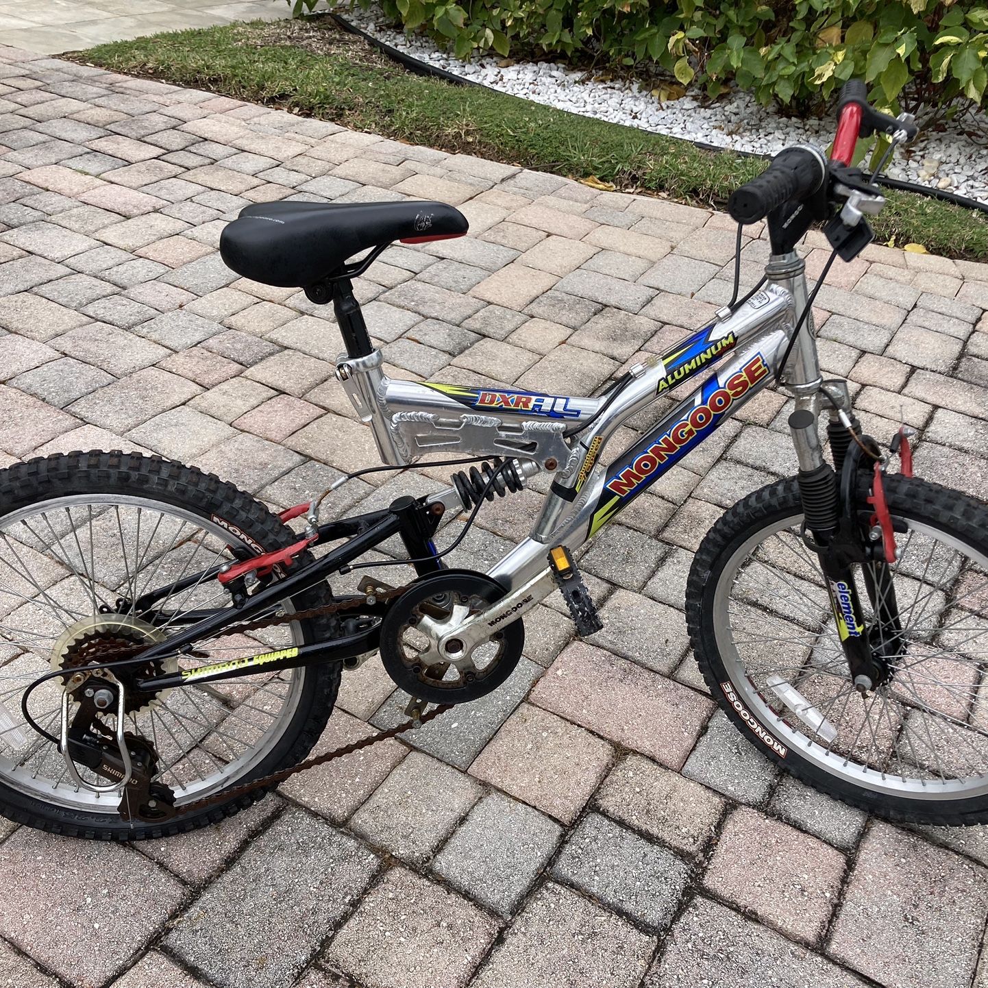 Mongoose freeze dxr al 21 speed mountain bike